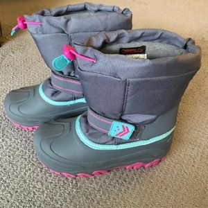 Snow boots